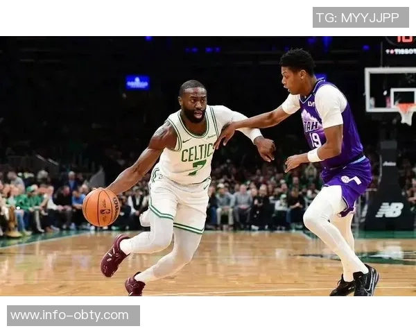 杰伦布朗首节狂砍16分全场19中13砍下32分引领球队胜利